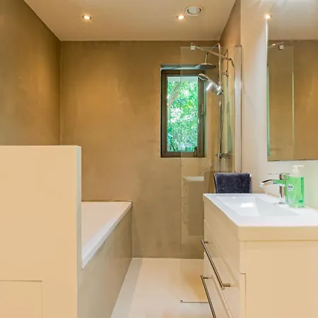 Delphia Villa *